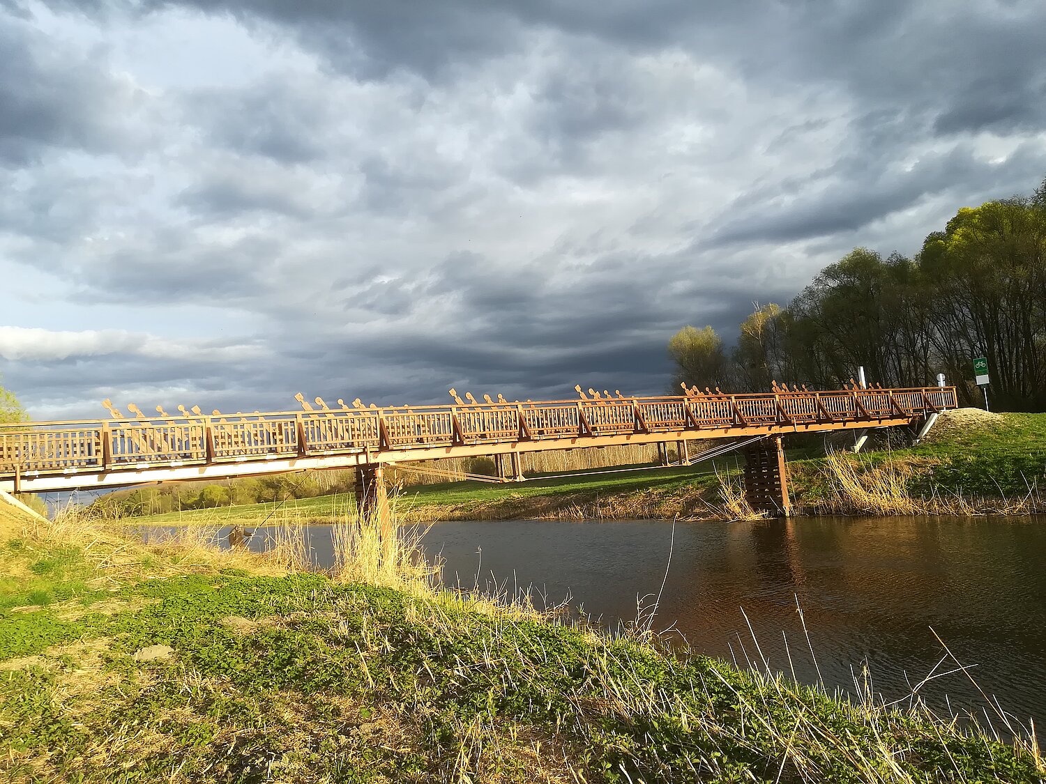 Das Bild zeigt die Brücke von Andau an der österreichisch-ungarischen Grenze im Seewinkel nahe der Ortschaft Andau.