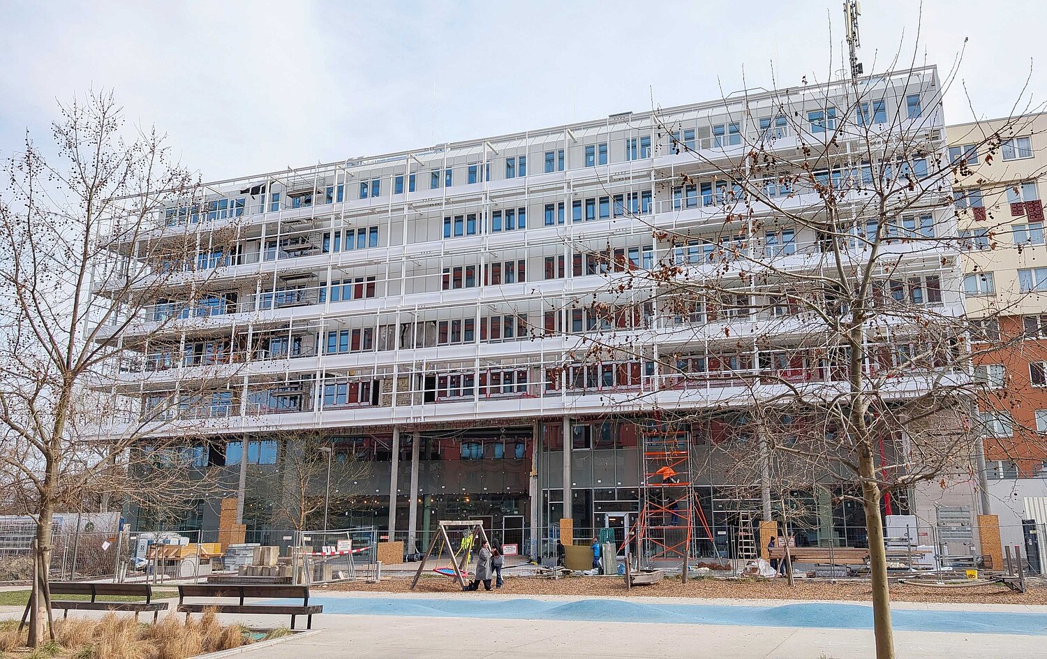 Fassade vom enna Gebäude, aktuell noch saniert