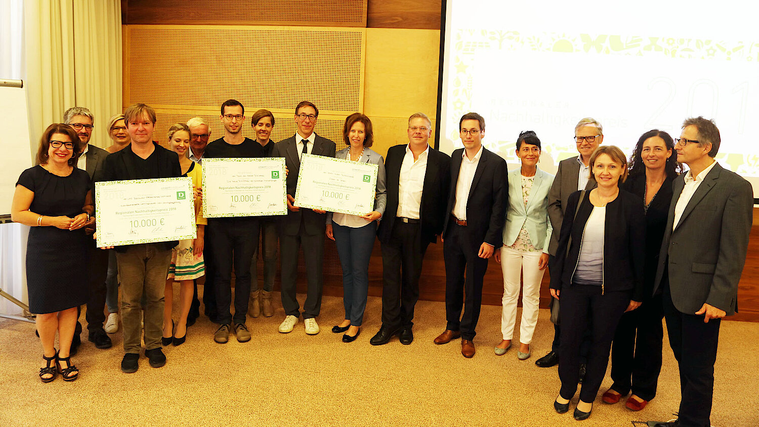 Foto GewinnerInnen, Organisatorinnen und Jury-Mitglieder