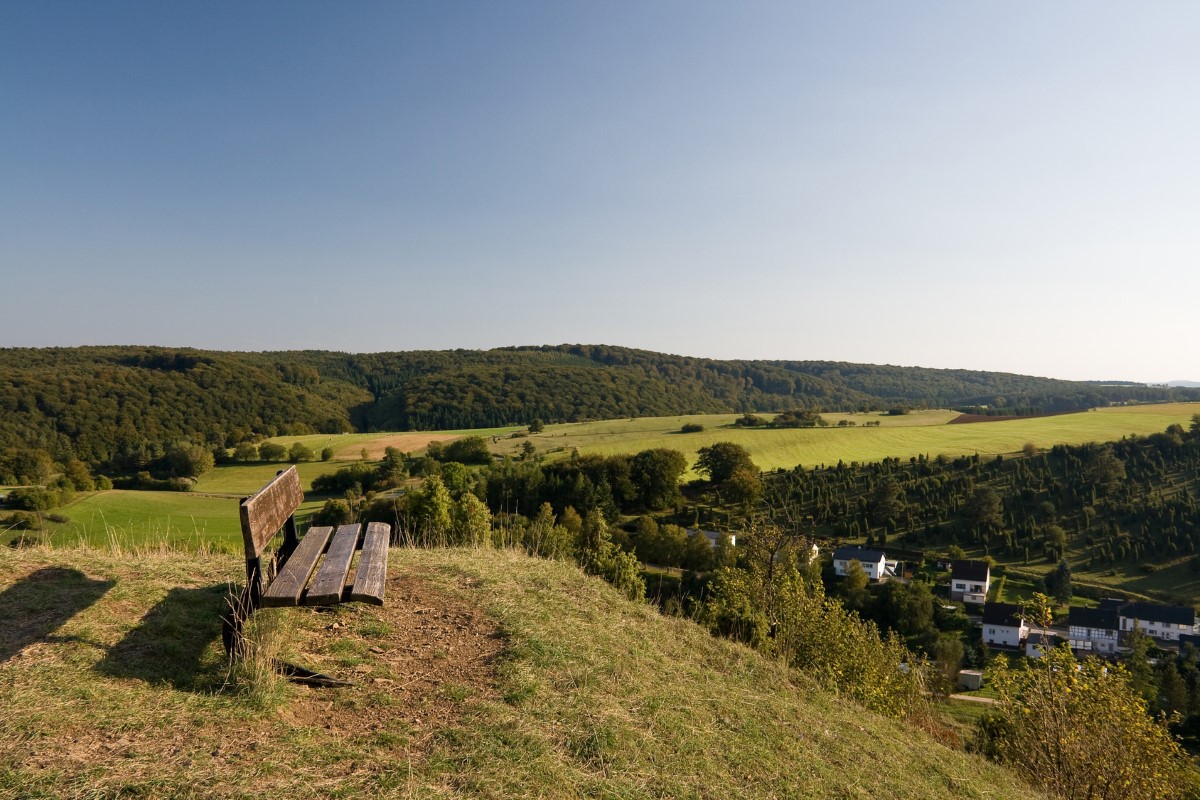 Foto Bank auf Hügel