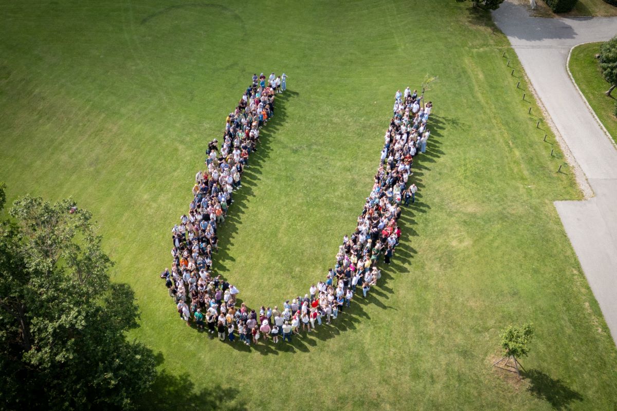 U aus Menschen von oben fotografiert.