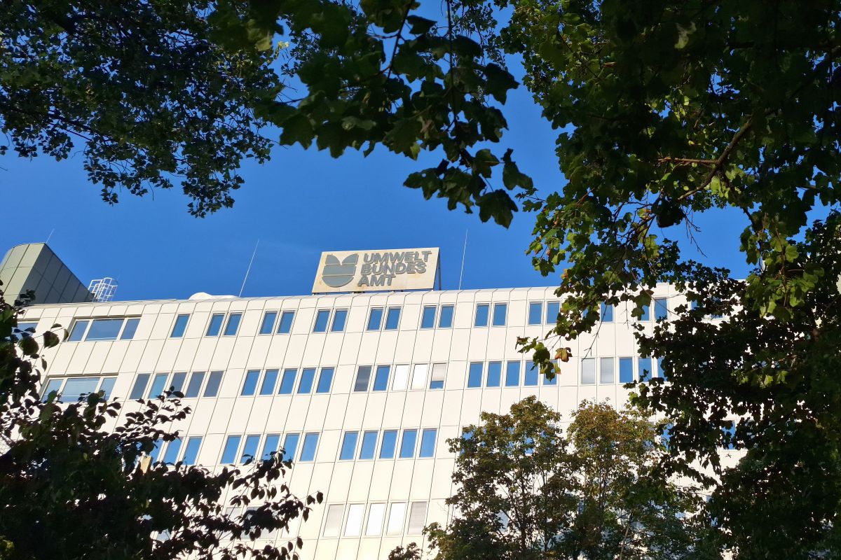 Neues Gebäude Umweltbundesamt mit Logo
