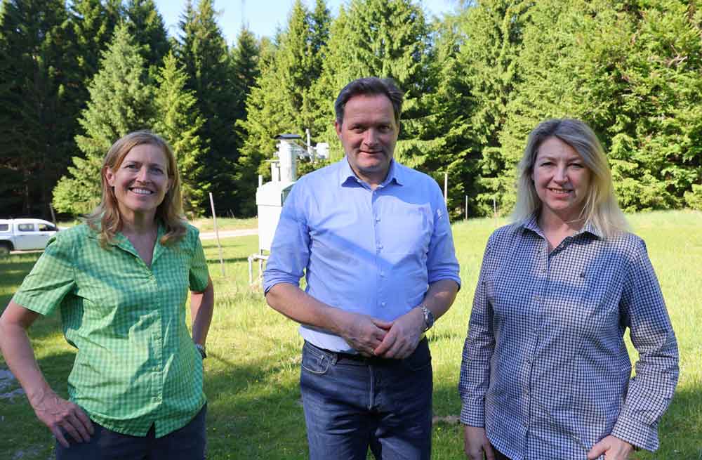 Minister Totschnig und die Geschäftsführerinnen des Umweltbundesamt am Forschungsstandort
