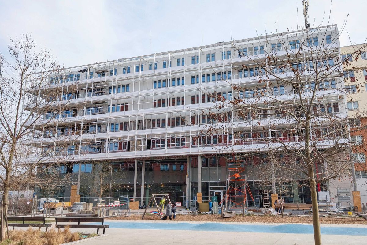 Fassade vom enna Gebäude, aktuell noch saniert