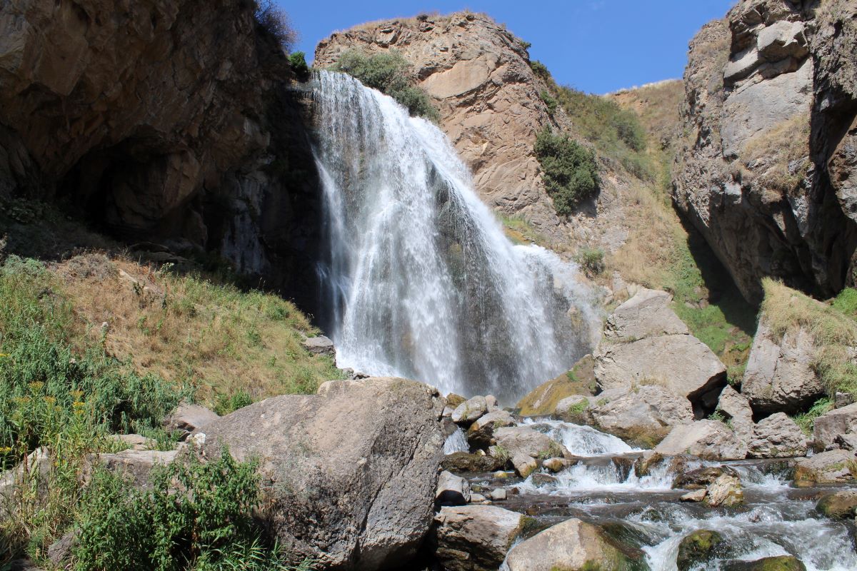 Trchkan waterfall at the Chichkhan River in Armenia. Trchkan Wasserfall des Chichkhan River in Armenien.