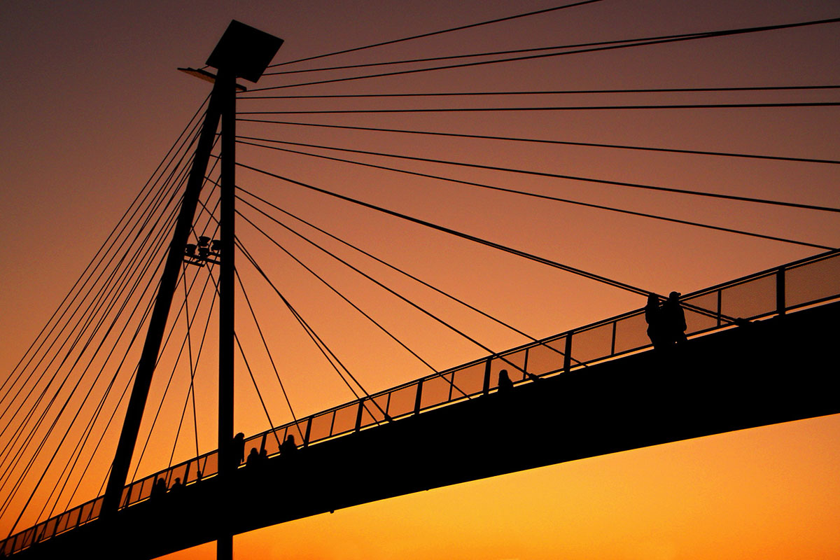 Brücke im Sonnenuntergang